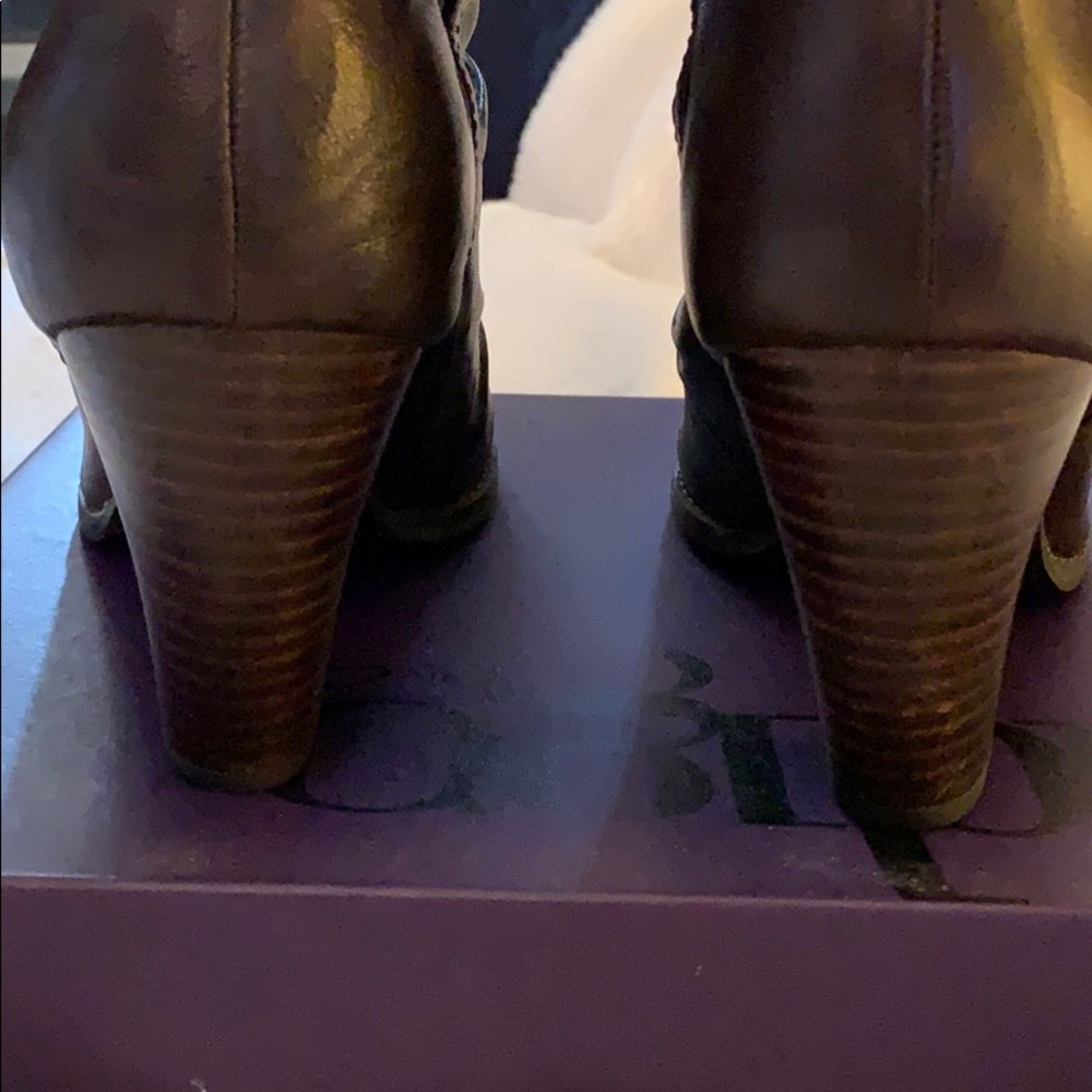 🆕 NIB Clarks Dark Brown Ankle Boots - Picture 6 of 7